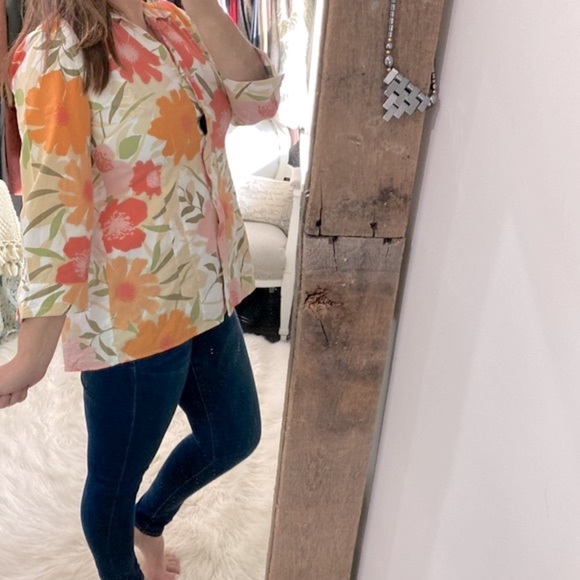 Tyler Boe floral button down top size 8 - Picture 3 of 10